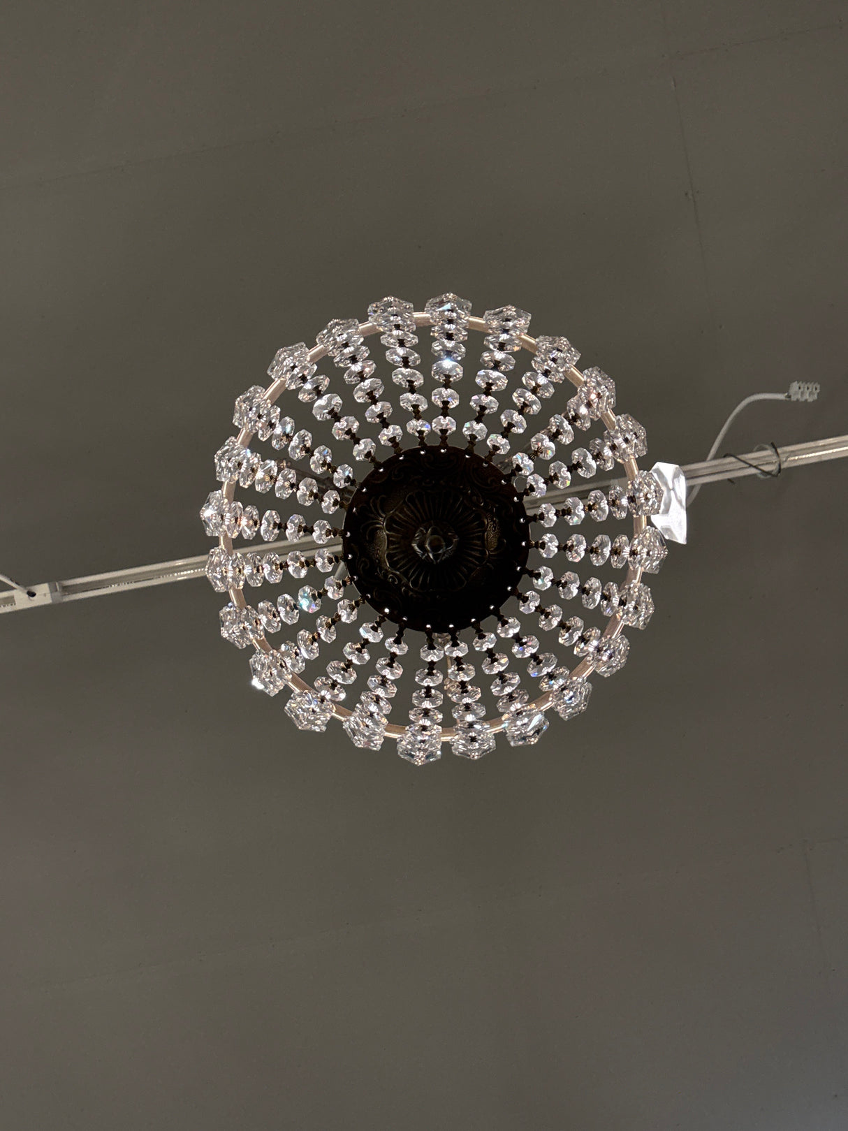 Kaunis empiretyylinen kristallivalaisin K.67cm, H.30cm