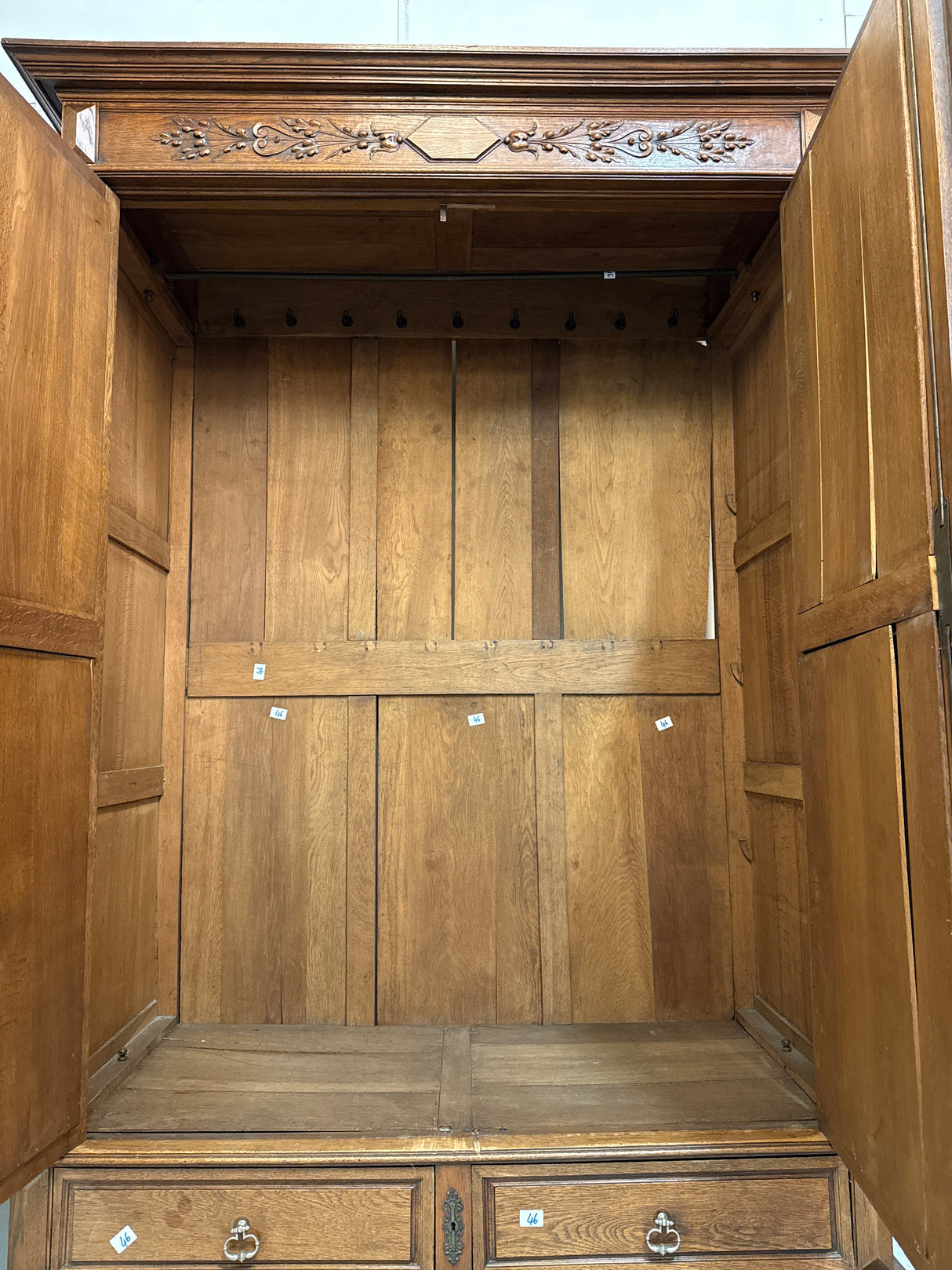 Uusrenesanssi vaatekaappi 160cm, S.75cm, K.224cm