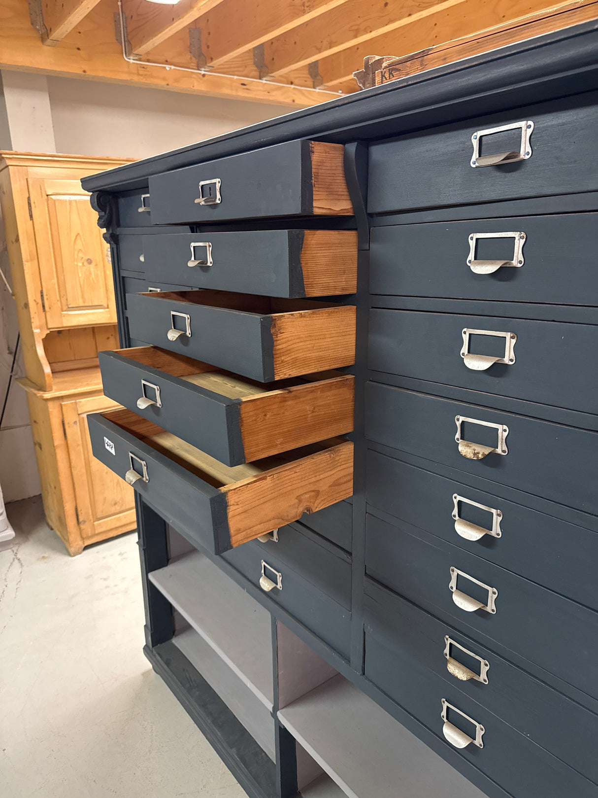 Upea tummansininen lokerikko L.165cm, S.48cm, K.169.5cm