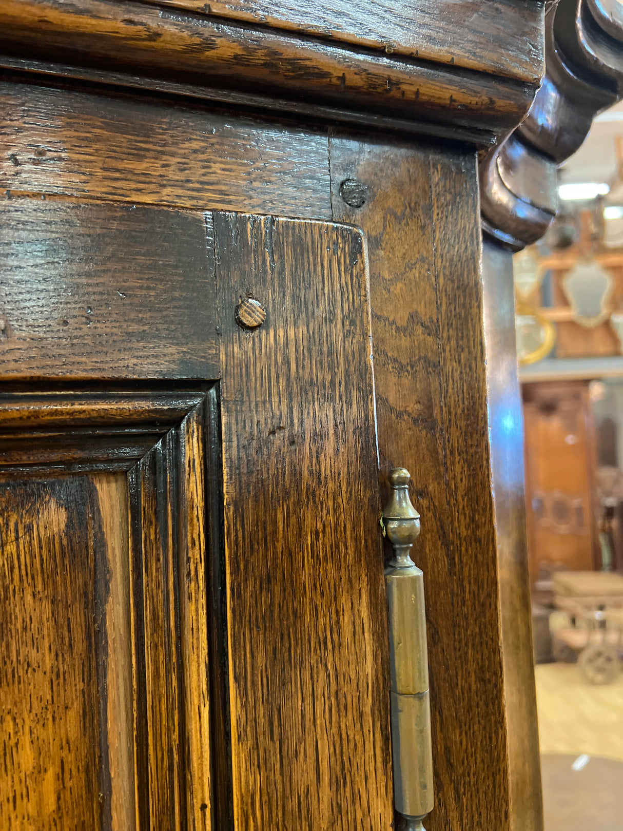 Tamminen vaatekaappi