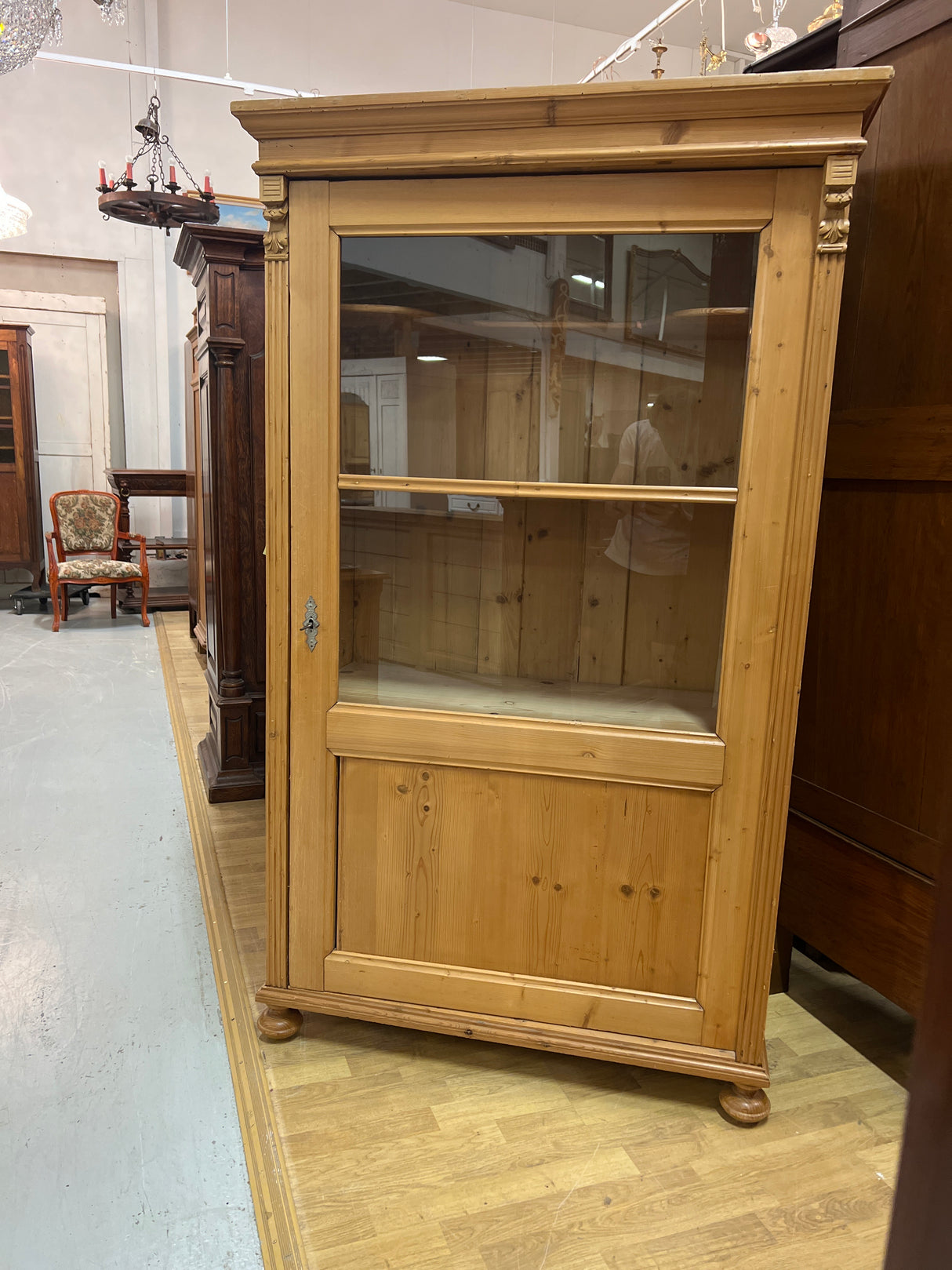 Talonpoikais vitriinikaappi L. 101cm, S. 50cm ja K. 171,5cm
