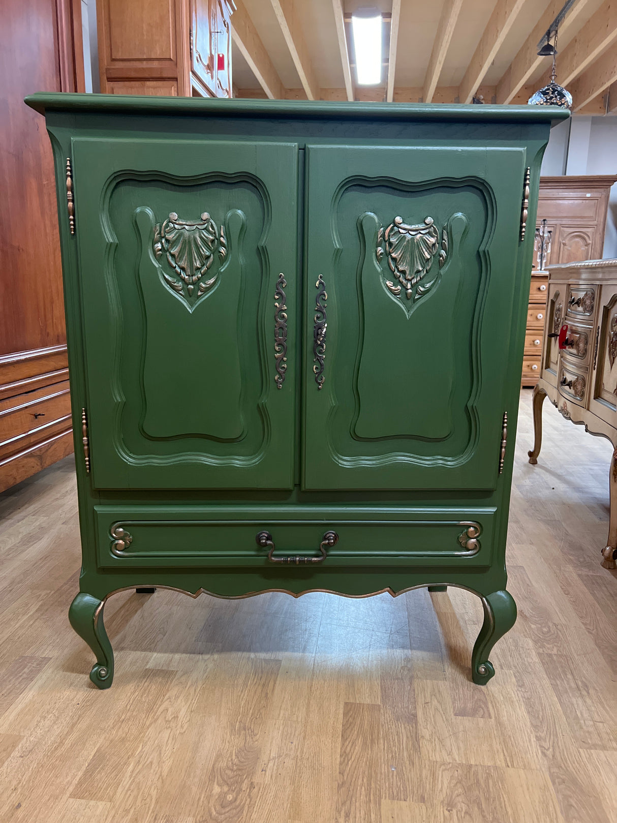 Beautiful rococo small cabinet W. 79.5cm, D. 42cm and H. 99.5cm.
