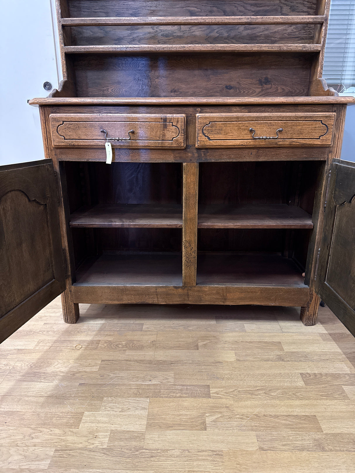 Astiakaappi/lautashylly L.125.5cm, S.49cm, K.220cm