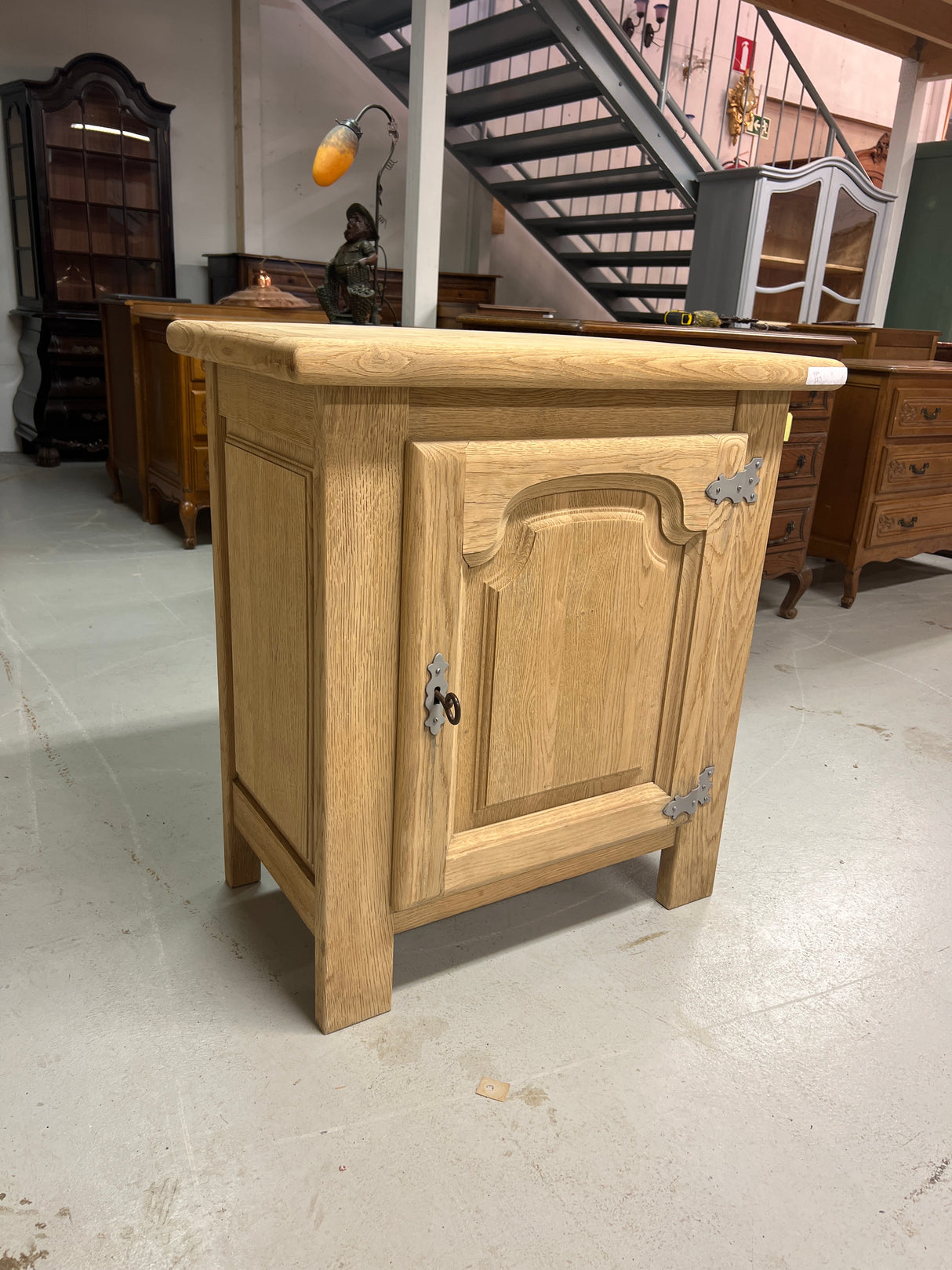 Oak chest of drawers