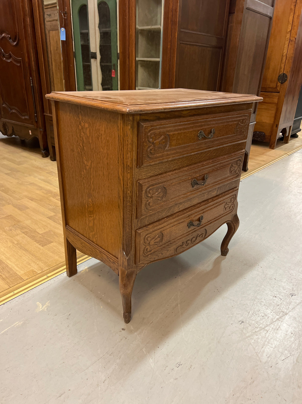 Rokokoo lipasto L. 74cm, S. 43cm ja K. 77cm