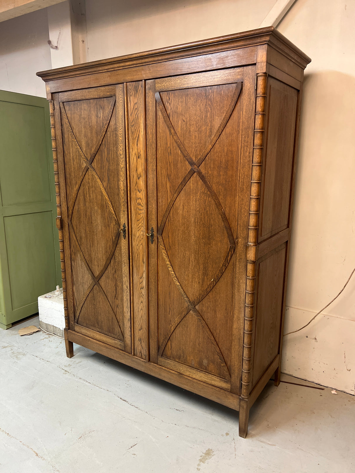 Beautiful oak wardrobe W 145cm, D 58.5cm and H 190cm