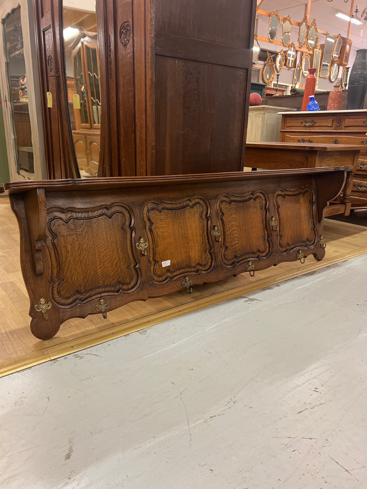 Tamminen seinänaulakko L. 175cm, S. 22cm ja K. 51cm