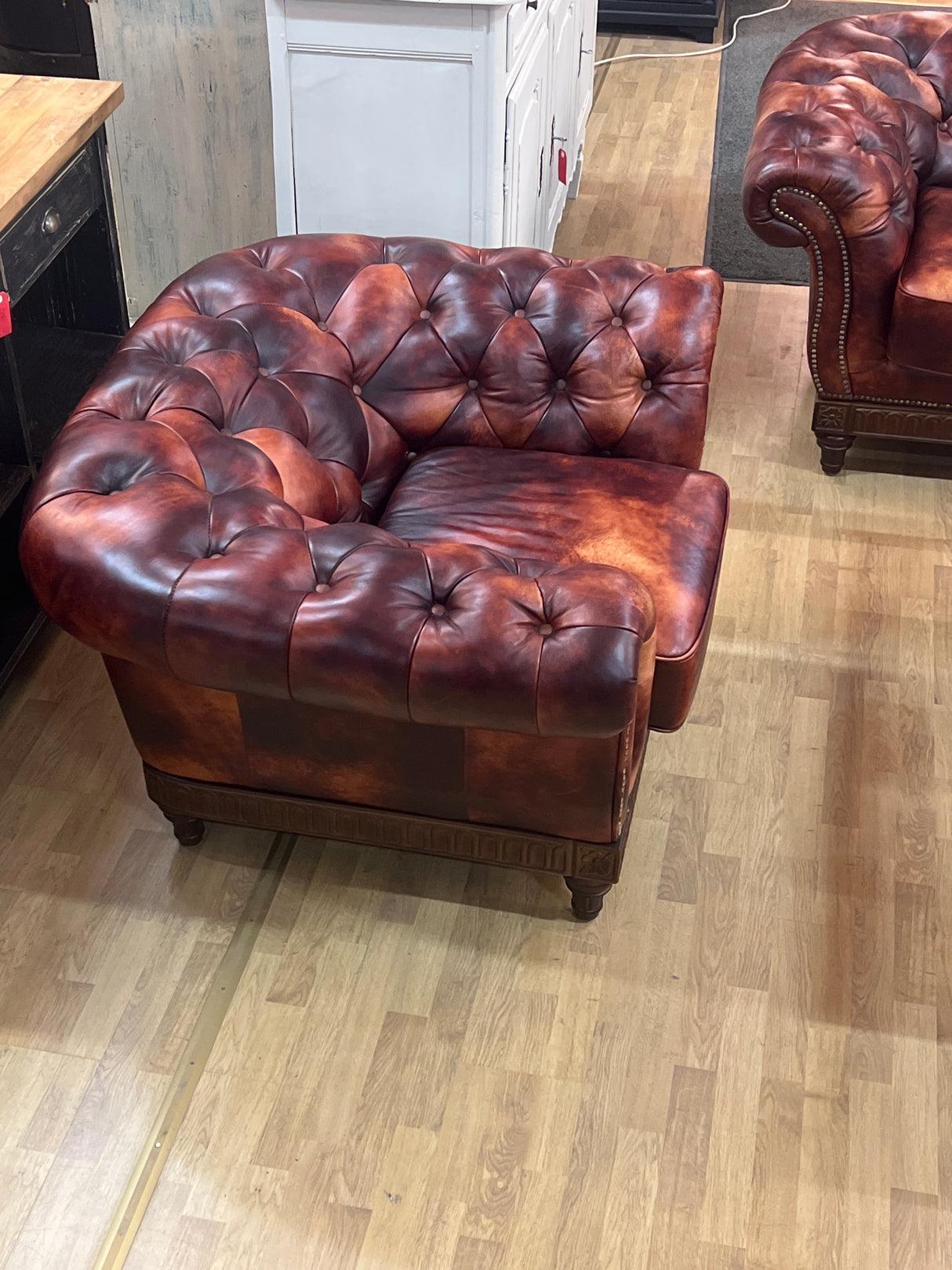 Huikean hieno Chesterfield sohvakalusto 3+2+1 istuttavat sohvat!