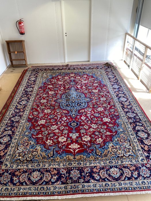 Upea aito käsinsolmittu villamatto 425cm x 300cm Näjäf Abad