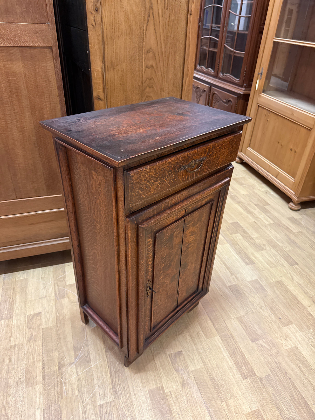 Pikkukaappi L.57cm,S.37cm,K.96cm