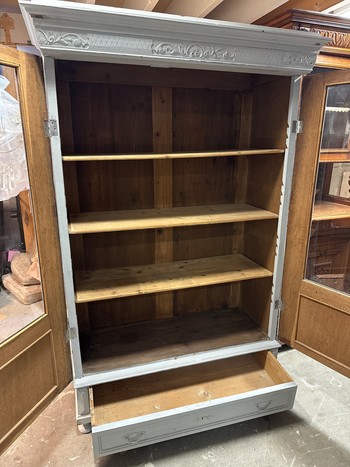 Superb display cabinet L.134cm, W.56cm, H.200cm