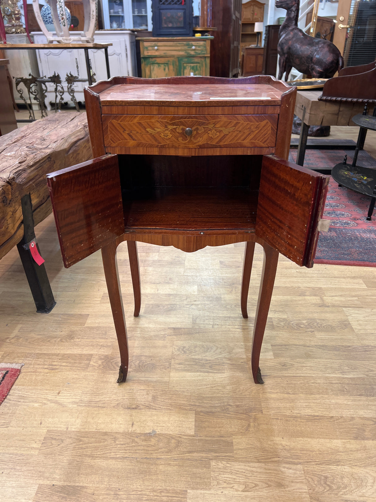Small Italian chest of drawers W. 39.5cm, D. 31.5cm and H. 74cm