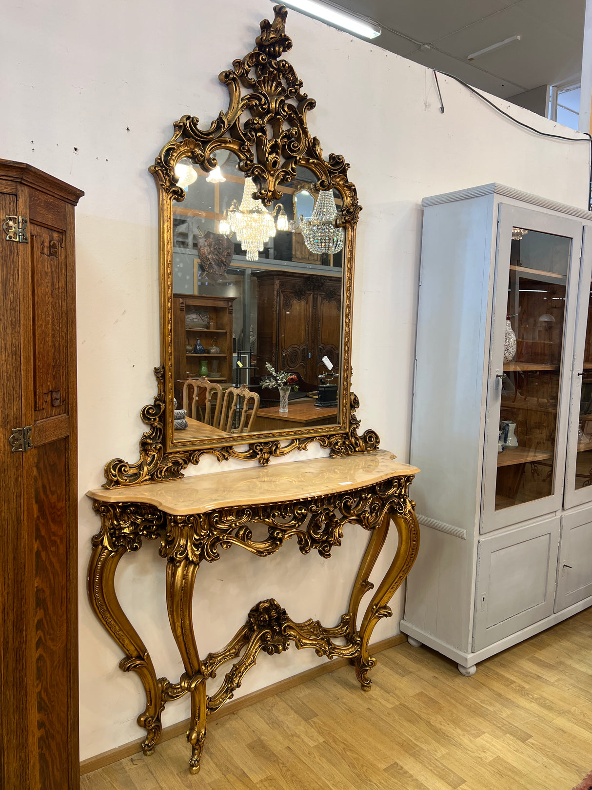 Huikea rokokoo konsolipeilipöytä L. 138cm, S. 41,5cm ja K. 258cm