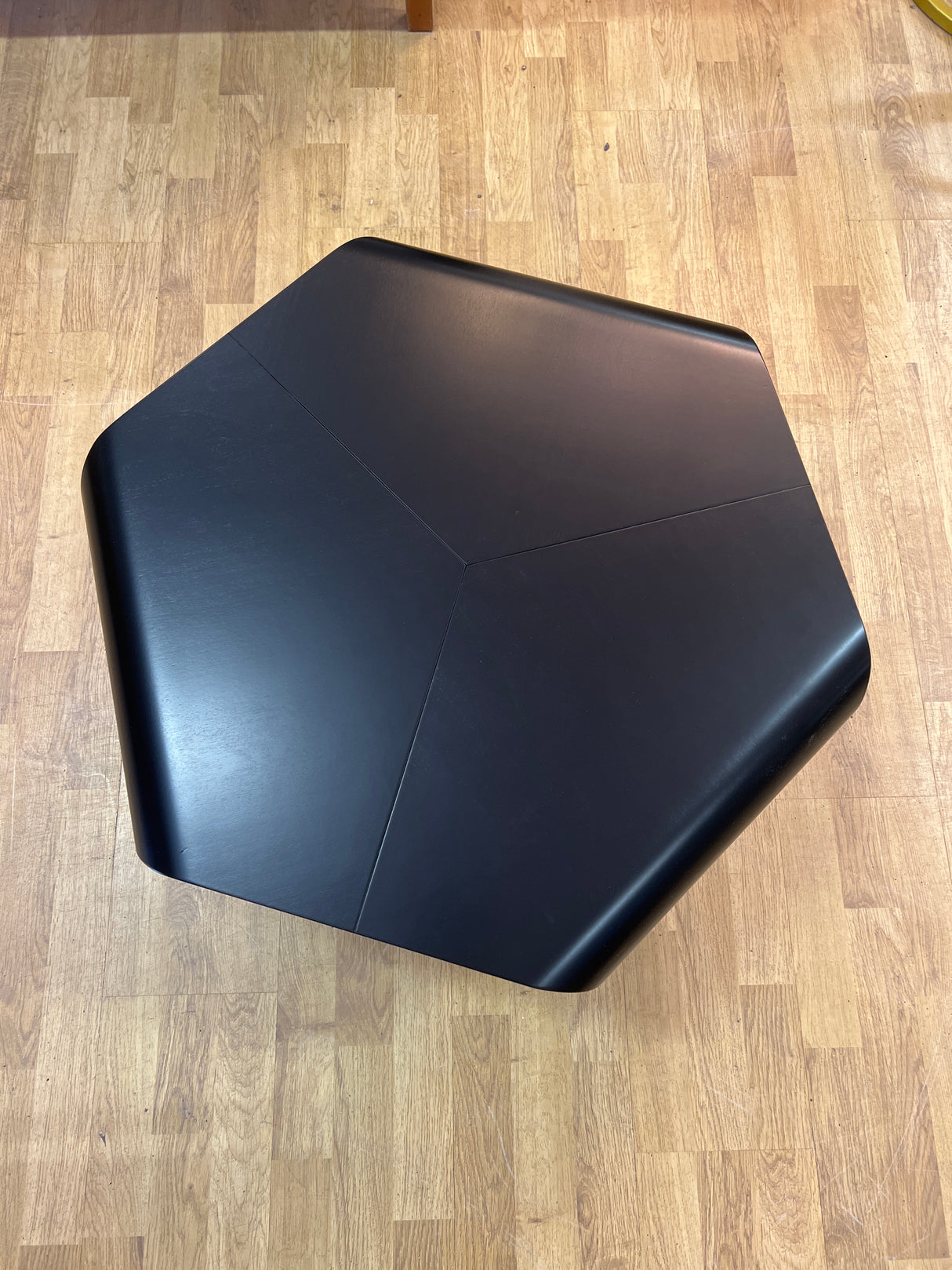 Ilmari Tapiovaaran Trienna-pöytä