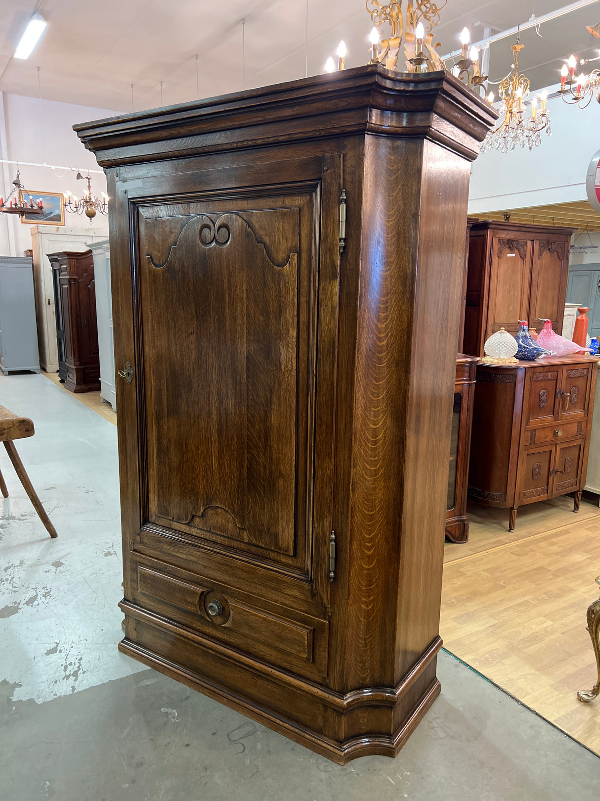 Tamminen vaatekaappi