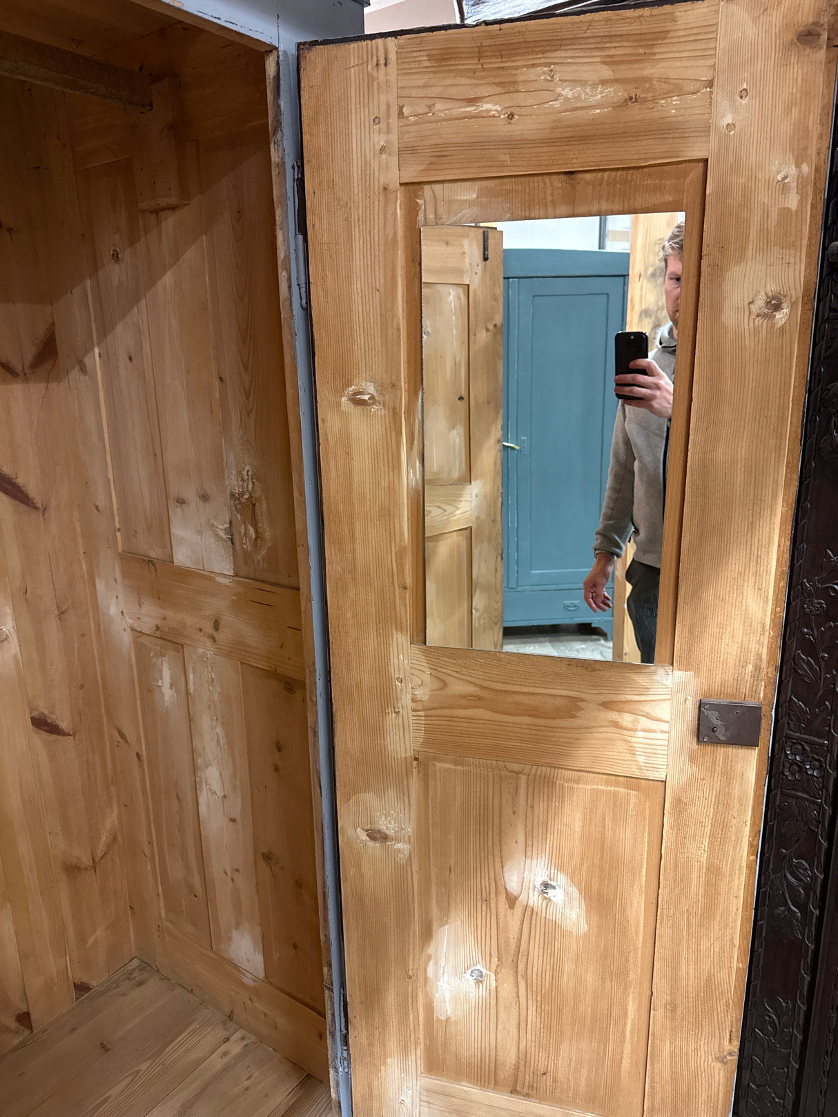 Super gorgeous deep wardrobe 145cm, 78.5cm, 197cm