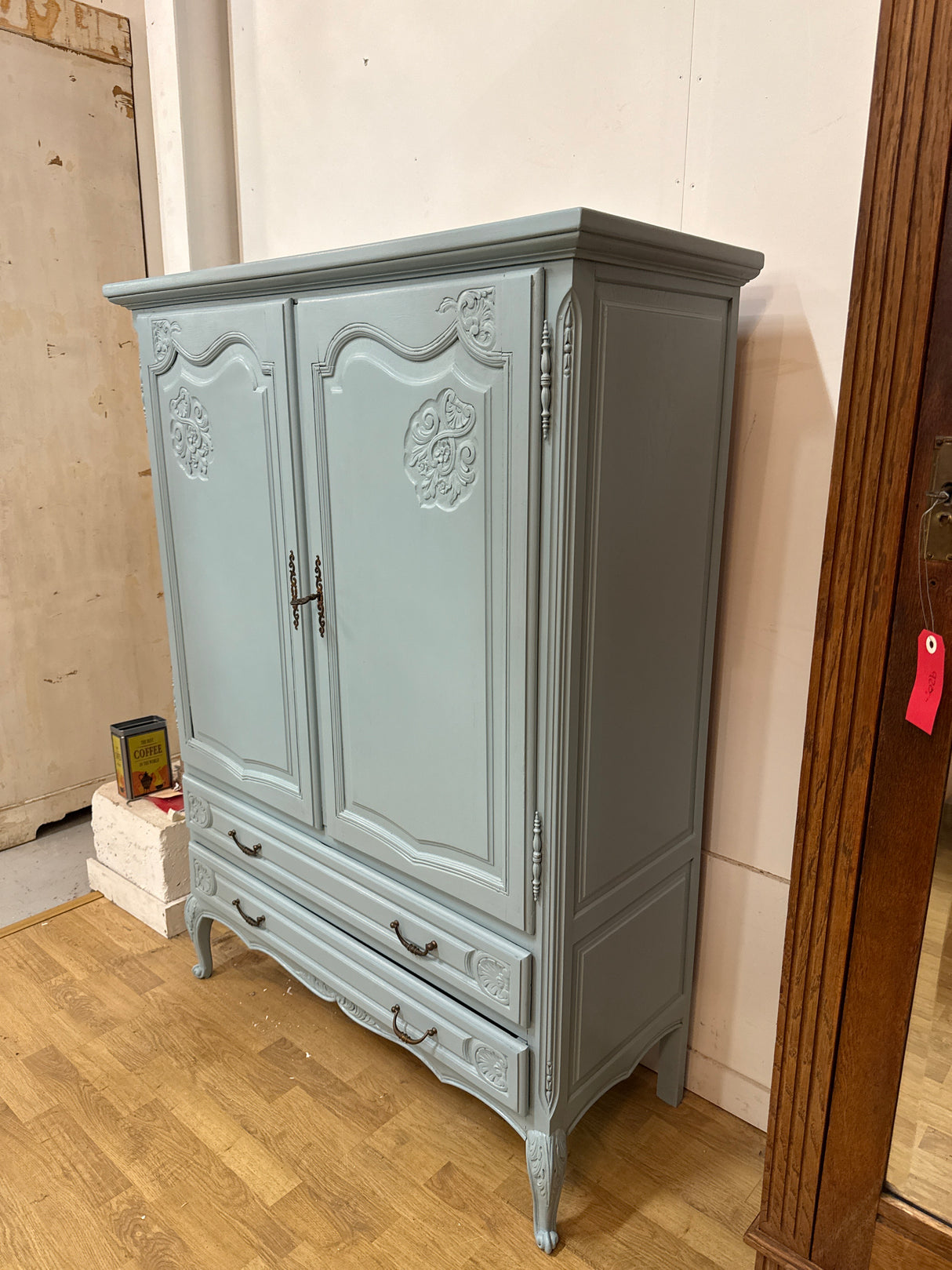 Stunning Rococo linen/bar cabinet W.107cm, D.44.5cm, H.145.5cm