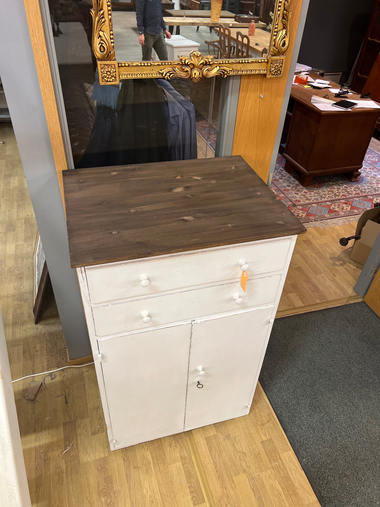 Pieni talonpoikais kaappi kahdella vetolaatikolla L. 73cm, S. 56cm ja K. 120,5cm