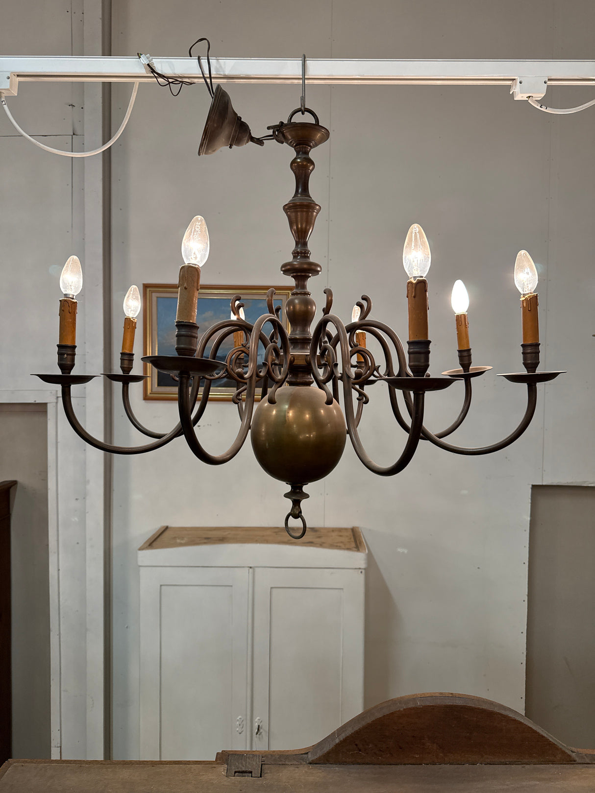 Large ball baroque crown