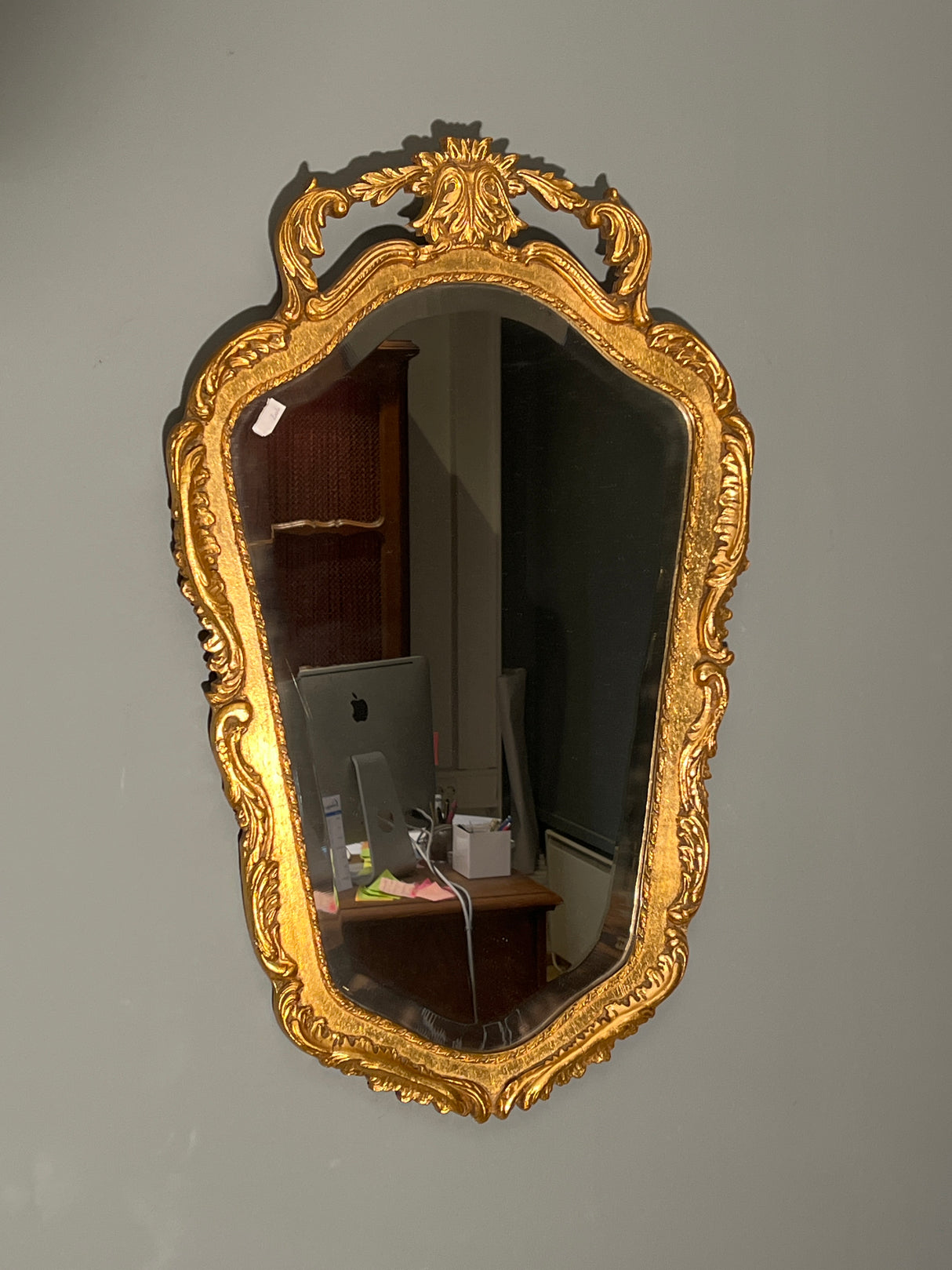 Kaunis fasettihiottu peili kultaisilla puu kehyksillä K. 77cm ja L. 48,5cm