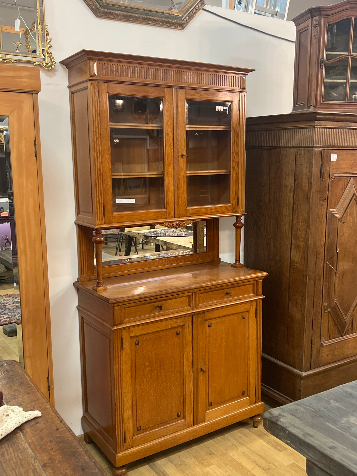 Astiakaappi L. 105cm, S. 49cm ja K. 219cm