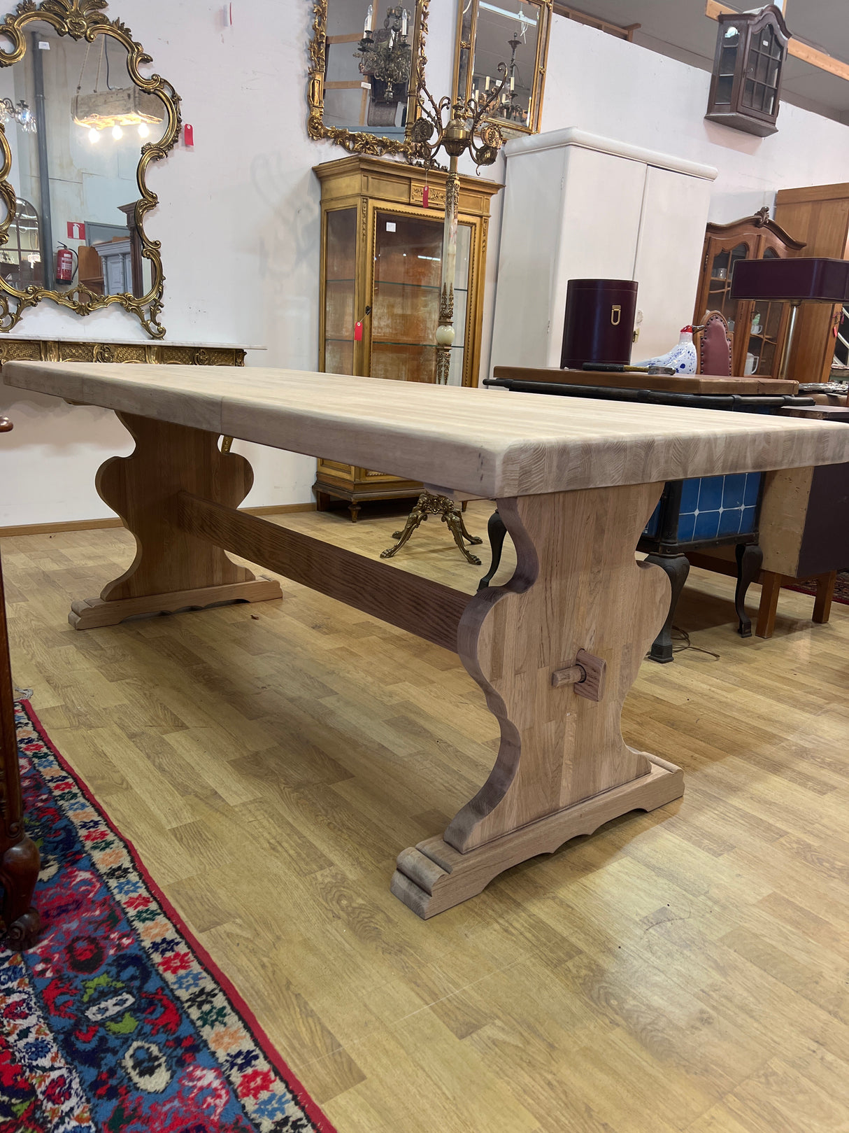 Ruokapöytä massiivitammea Pit. 200cm, Lev. 88,5cm ja K. 76,5cm