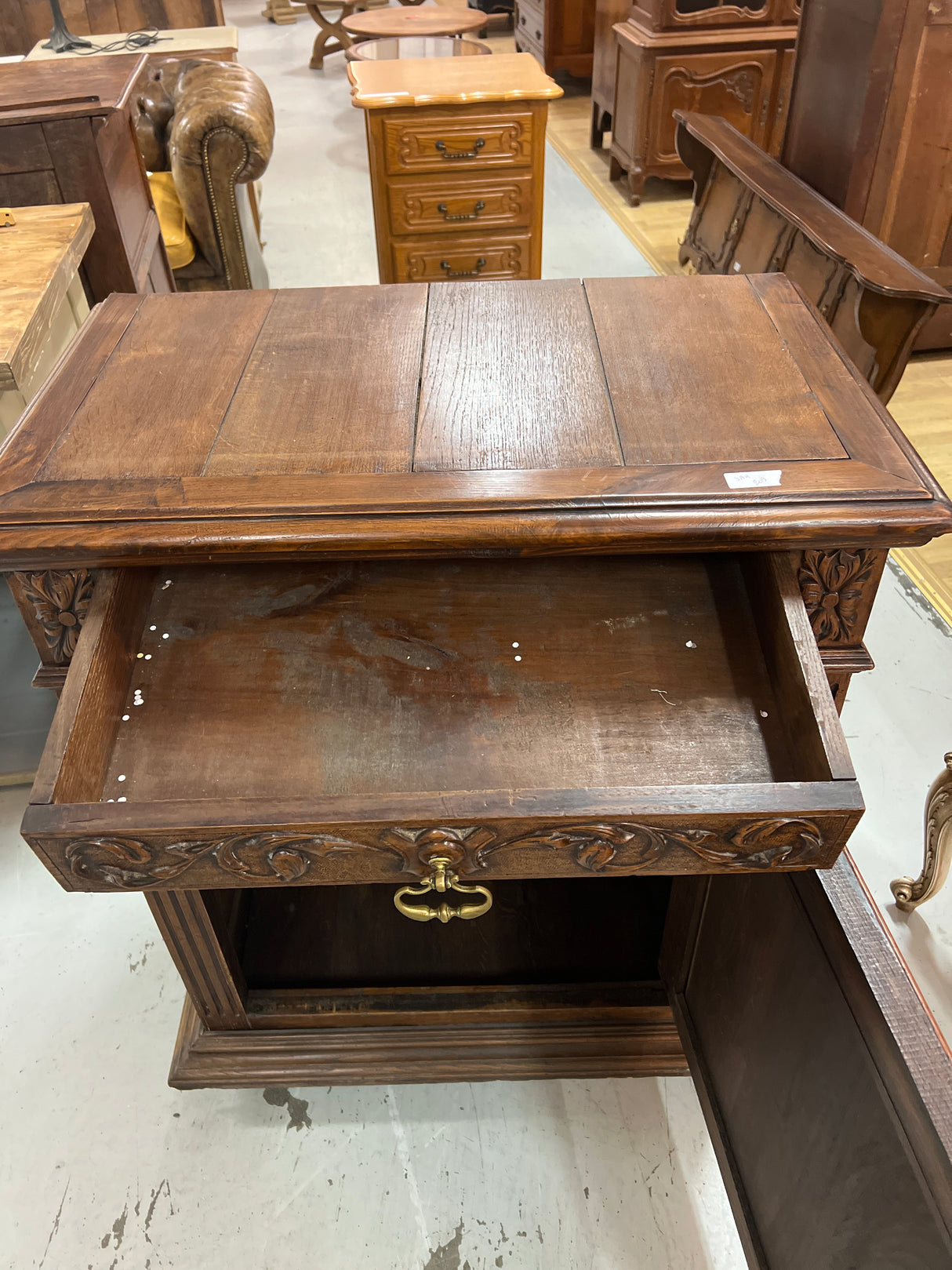 Renessanssi pikku kaappi L. 85cm, S. 49,5cm ja K. 104cm