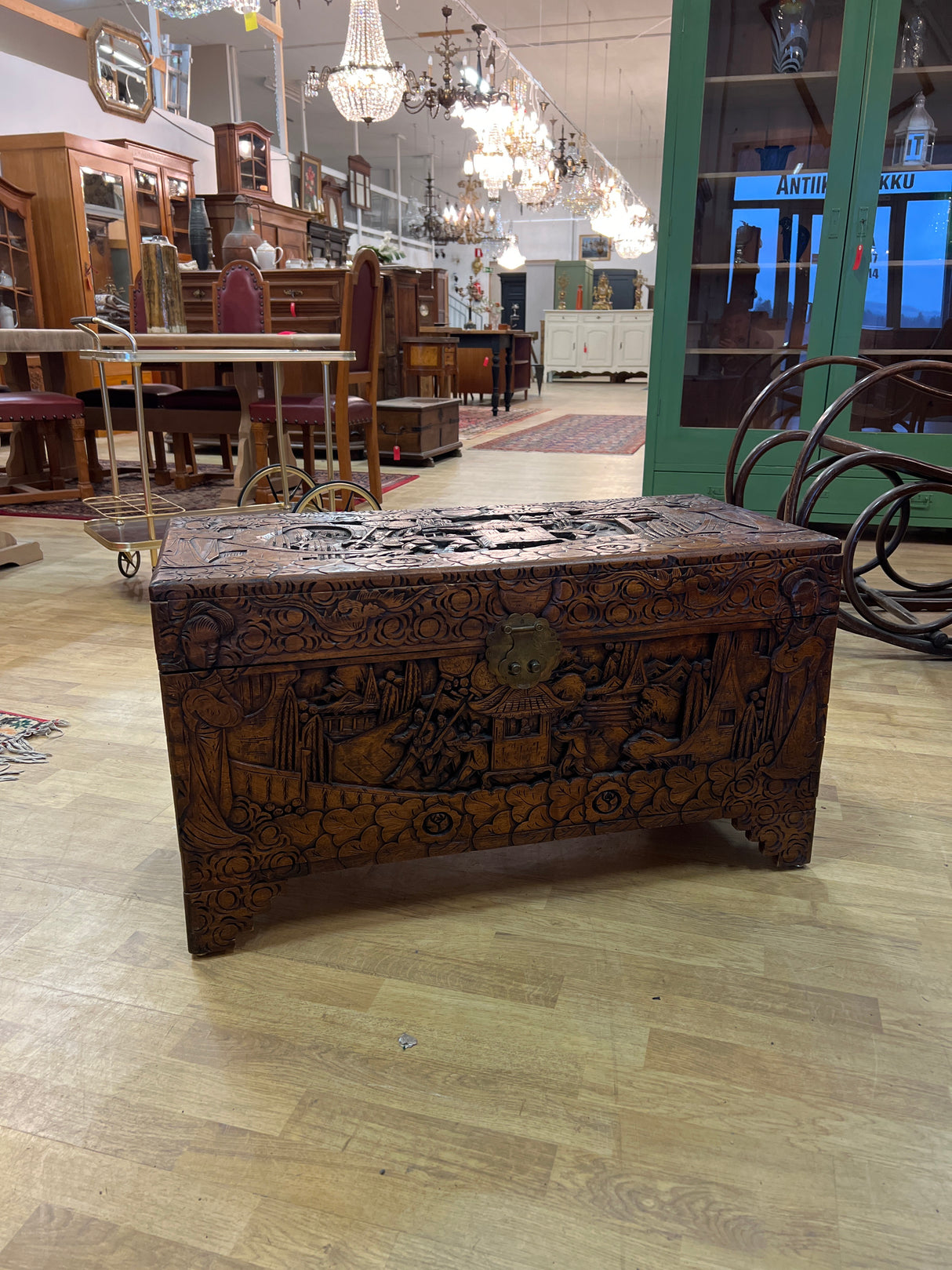 Arkku L. 89cm, S. 43cm ja K. 50cm