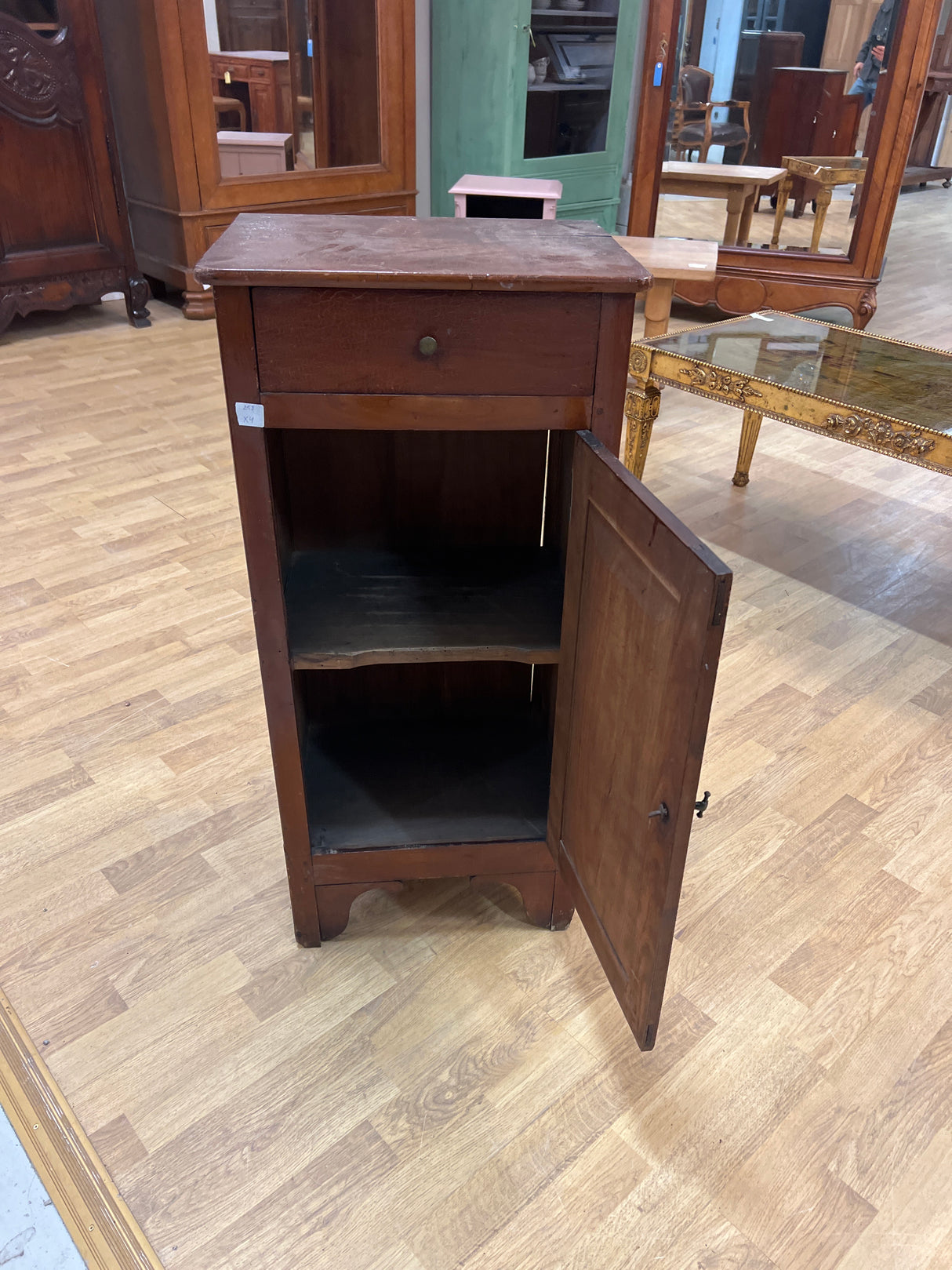 Talonpoikais lipasto L. 42,5cm, S. 32,5cm ja K. 89,5cm