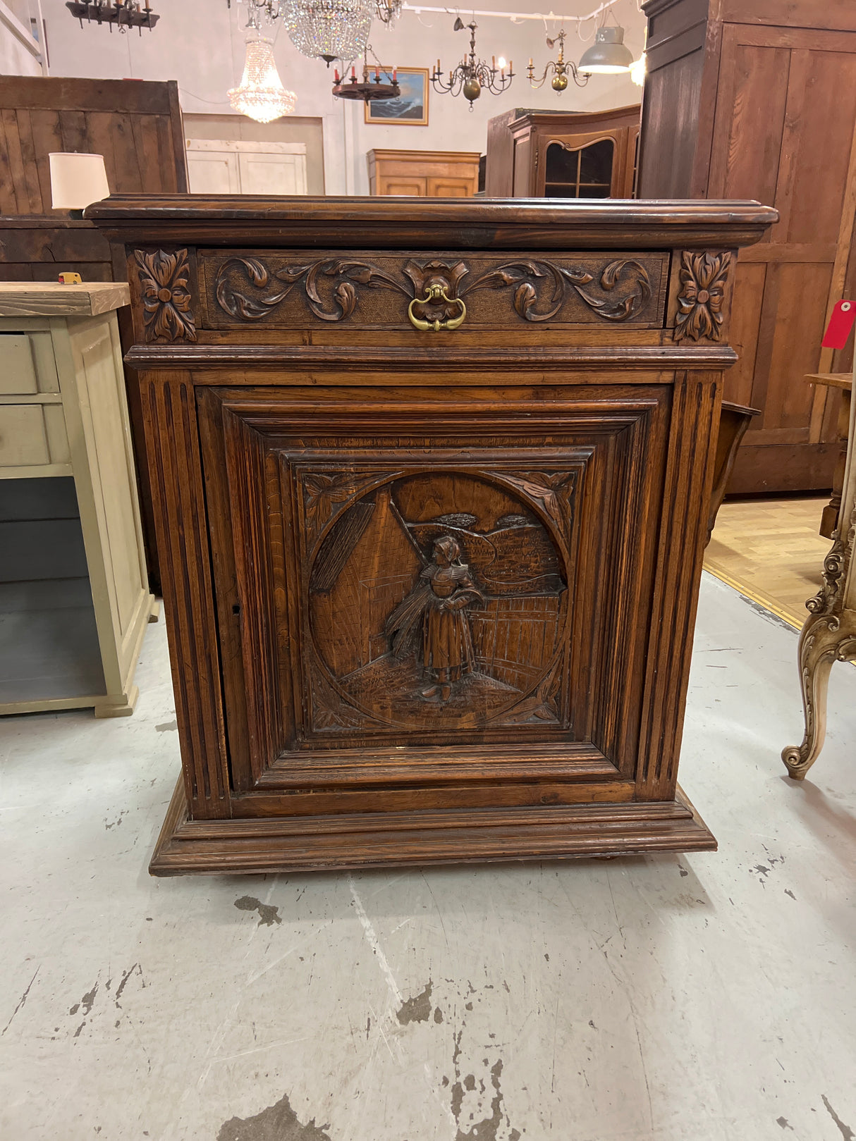 Renessanssi pikku kaappi L. 85cm, S. 49,5cm ja K. 104cm