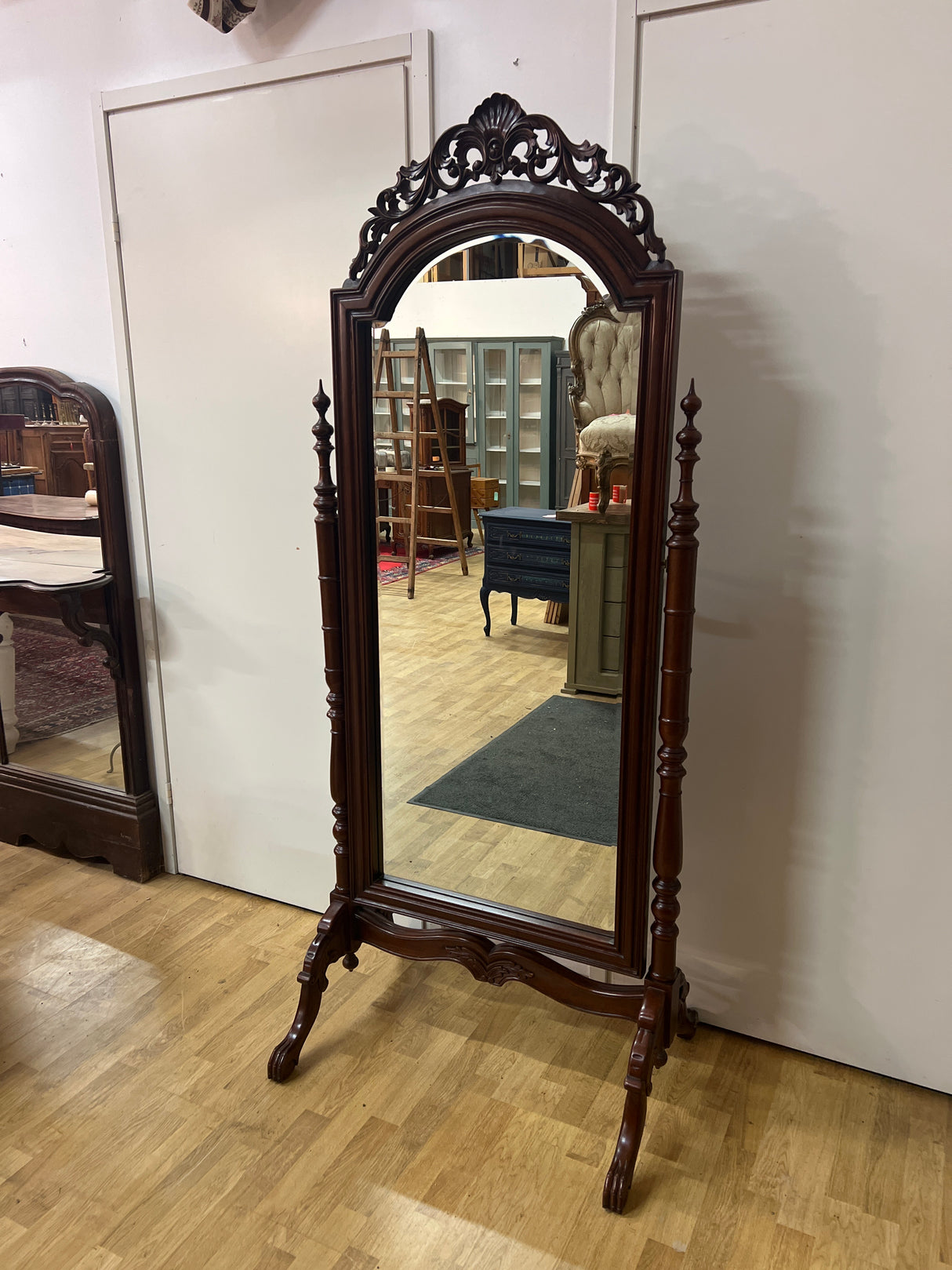 Pukeutumispeili L. 79,5cm ja K. 190cm