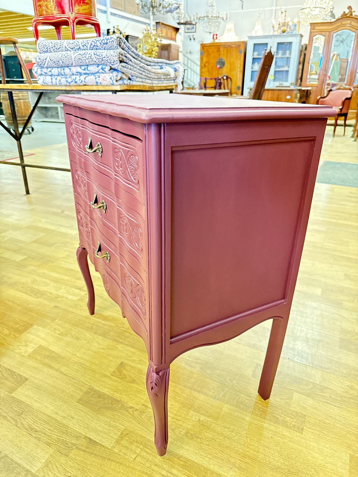 Kaunis rokokoo-lipasto L.69.5cm, S.40cm, K.80cm
