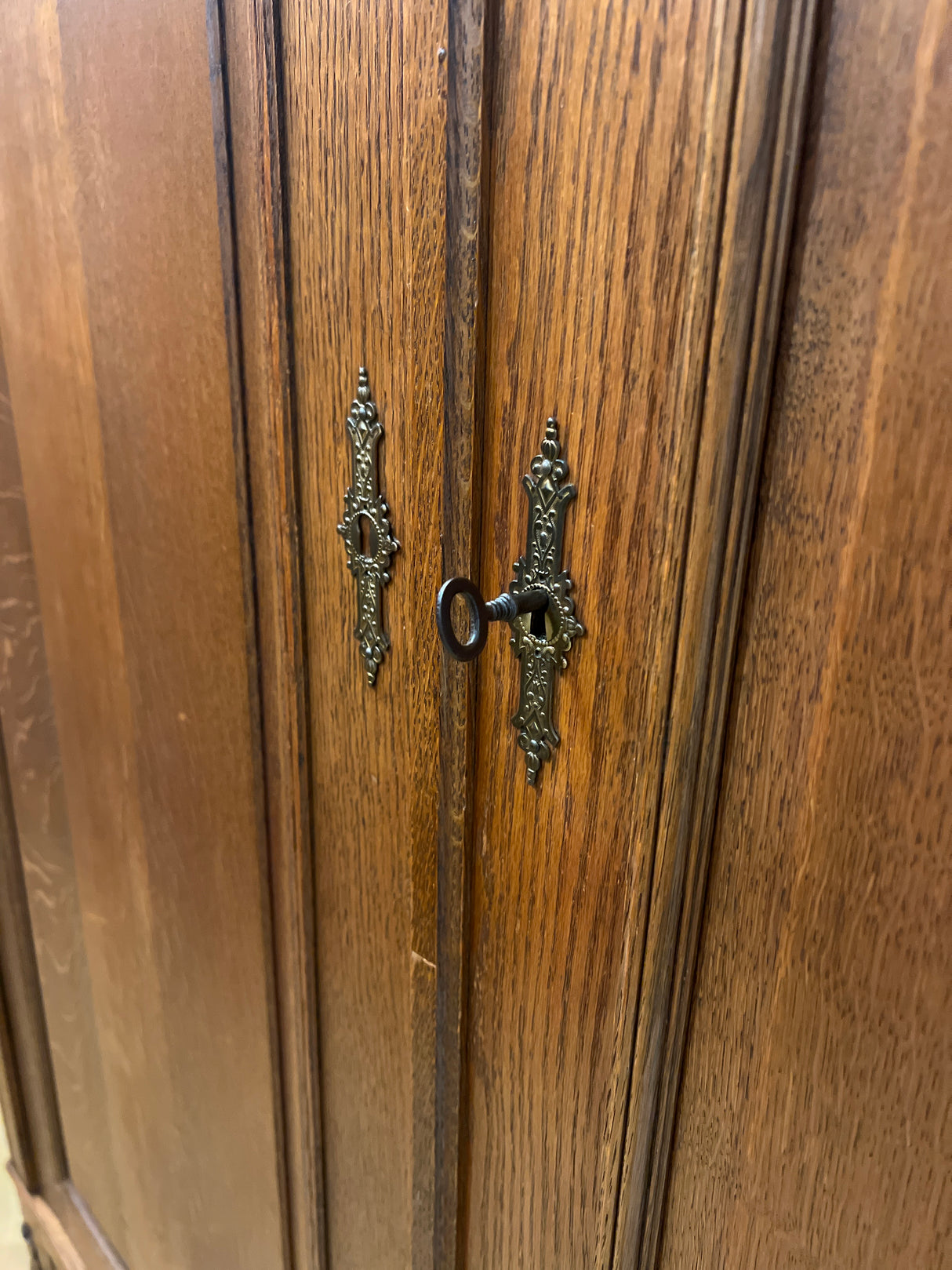 Rokokoo vaatekaappi L. 144cm, S. 57cm ja K. 250cm