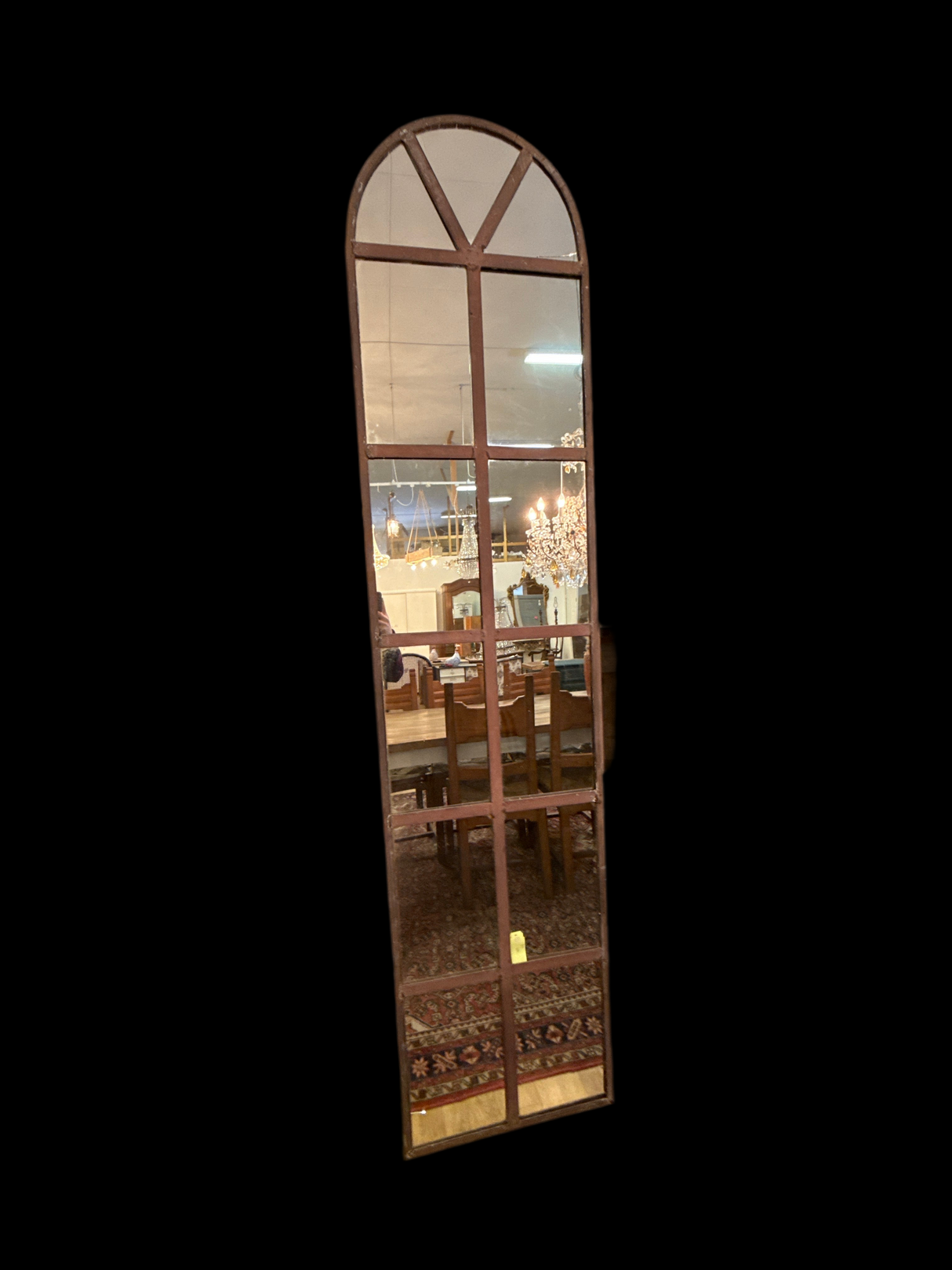 Upea metallirunkoinen peili