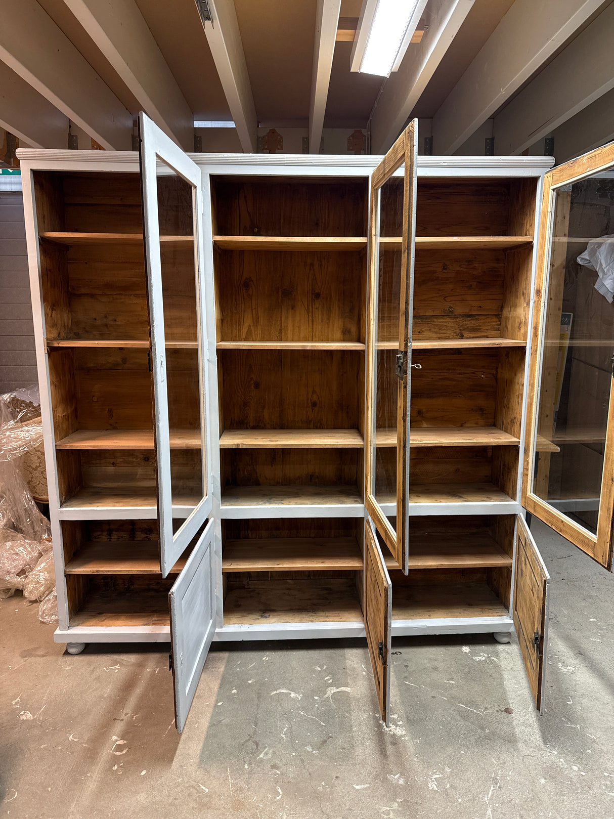 Kaunis vitriinikaappi L.203.5cm, S.37cm, K.205cm