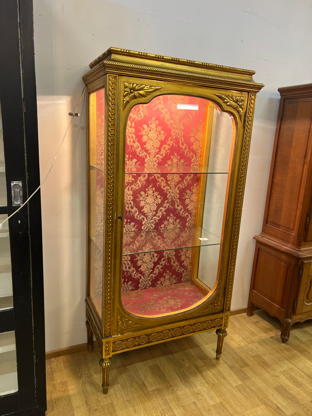 Upea empire vitriini😍 L. 81cm, S. 42cm ja K. 165cm