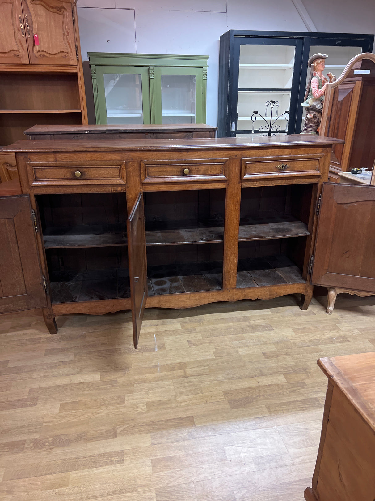Tamminen senkki 1800-luvun lopulta L. 193cm, S. 48,5cm ja K. 114cm