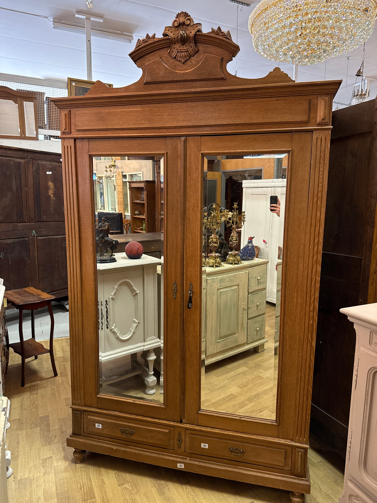 Tammivaatekaappi L.142.5cm,S,56cm, K.(ilman korua) 212cm, korun kanssa 246cm