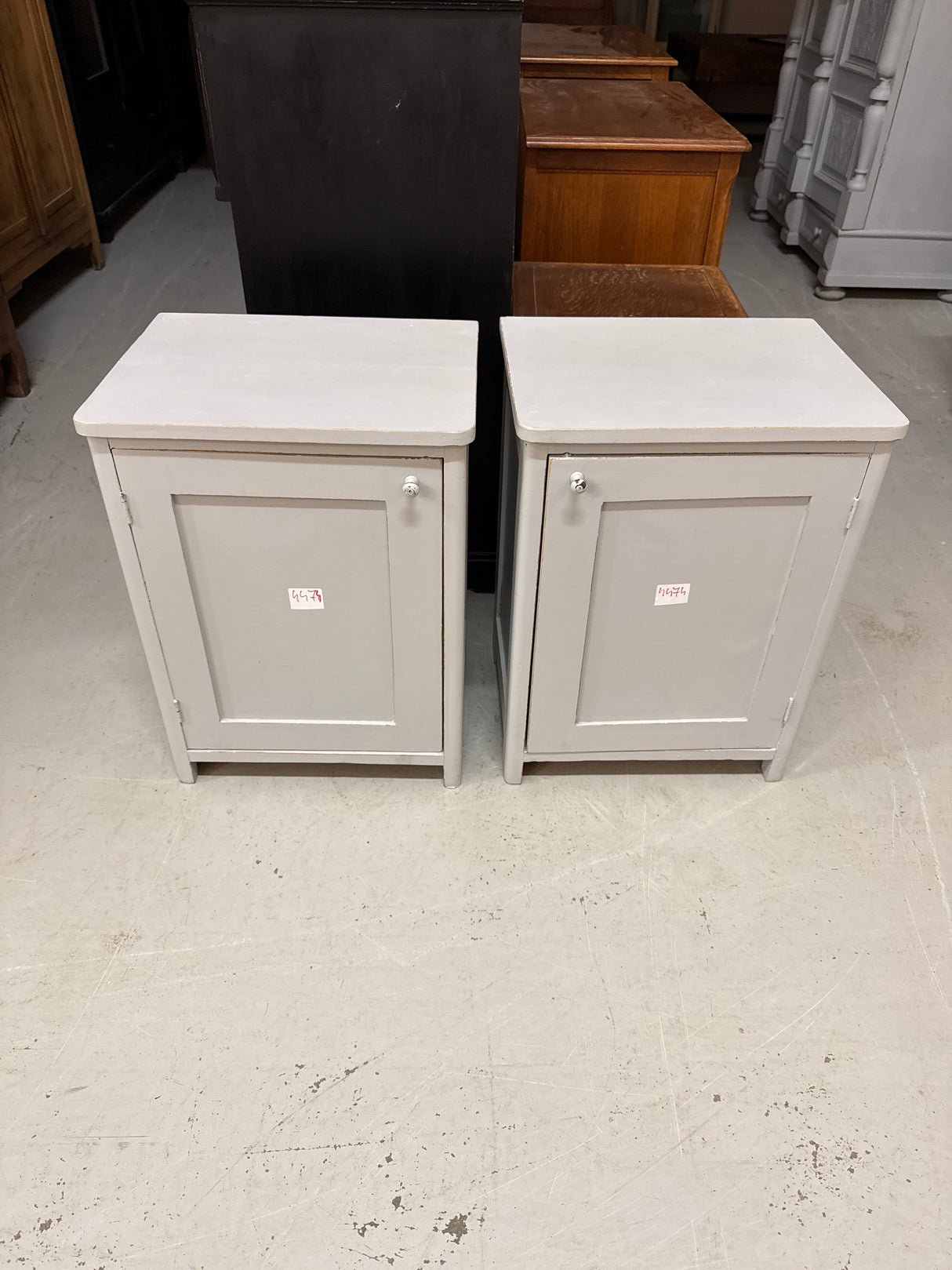 Light gray pair of bedside tables W.47cm, D.37cm, H.62cm