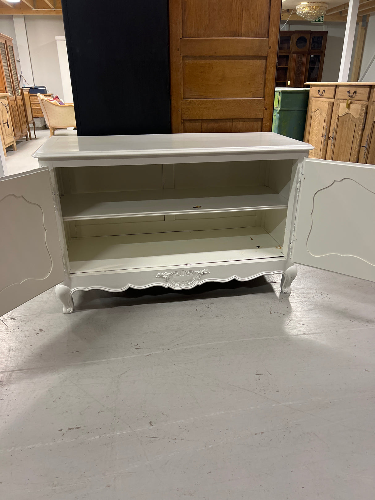 Rococo sideboard. Width 119.5, depth 49cm and height 75cm.