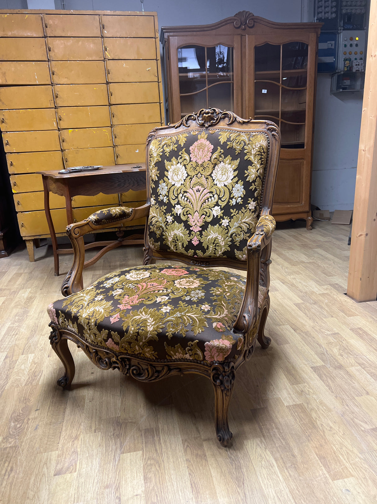 Magnificent Rococo armchair W.79cm, D.79cm and H.104cm. Seat height 43cm.