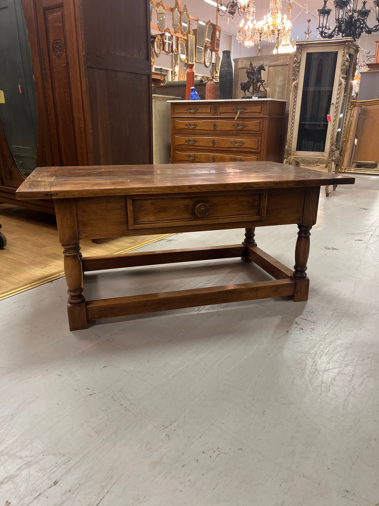 Solid oak coffee table. L. 117.5cm, W. 69cm and H. 52cm