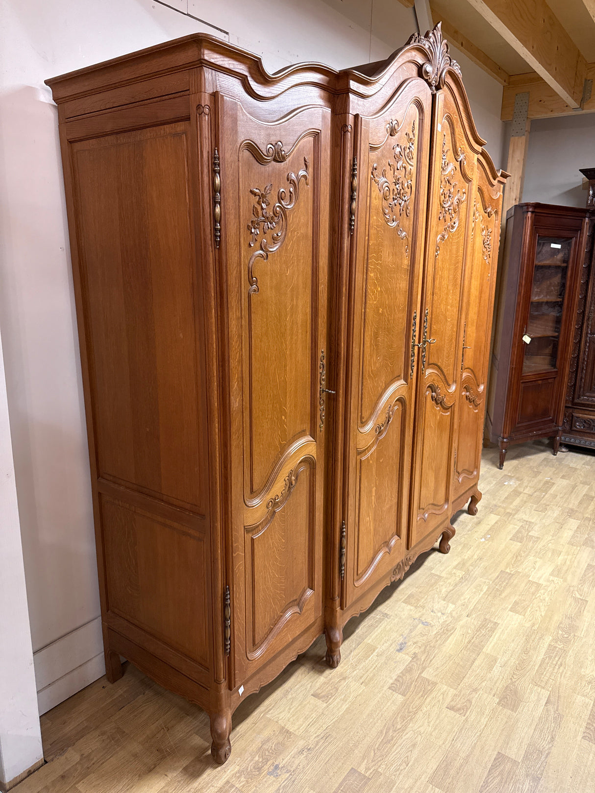 4 ovinen rokokookaappi L.221cm, s,63cm, K.224cm