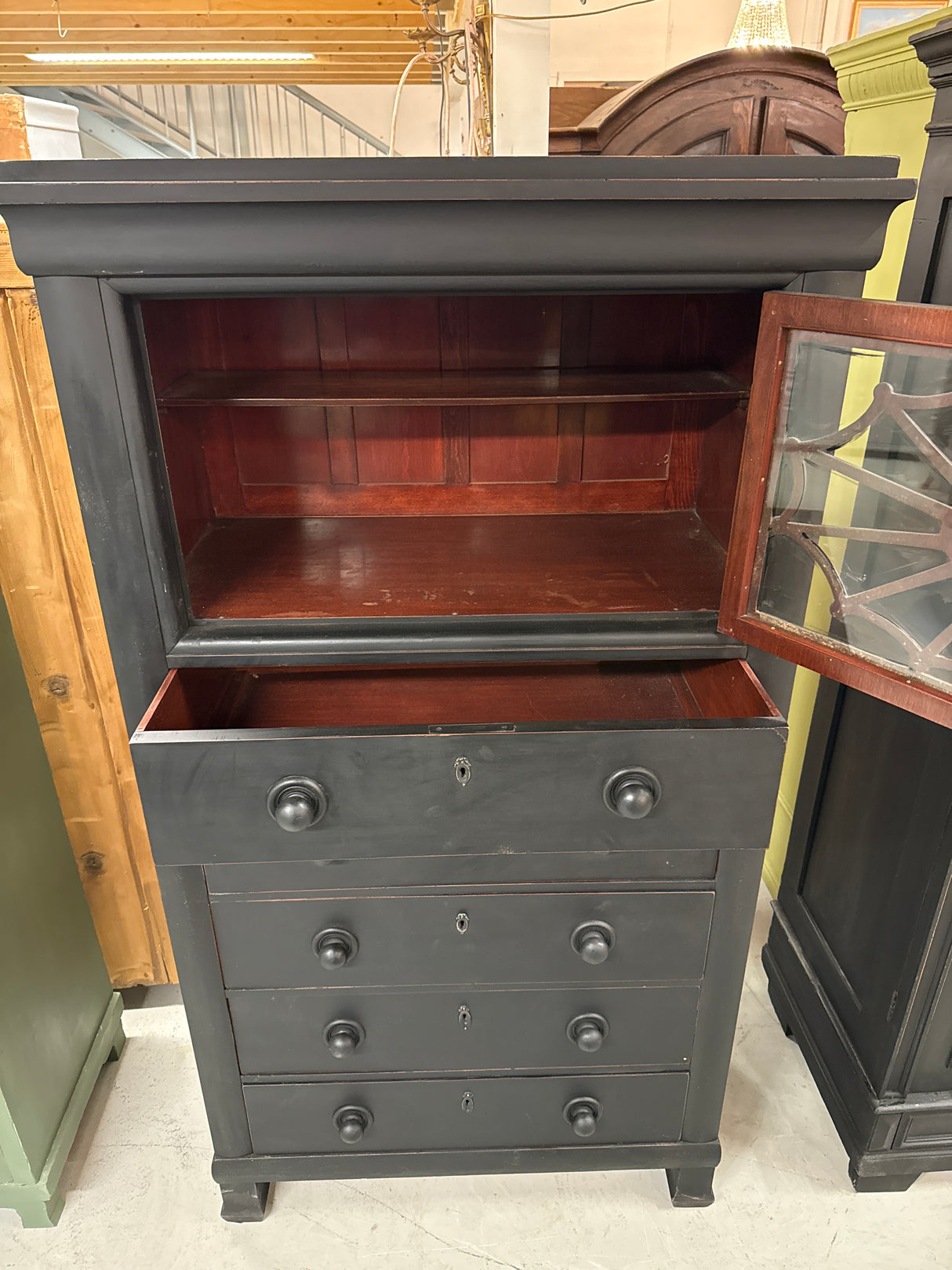 Vitriini/laatikosto L.95.5cm, S.53cm, K.175cm