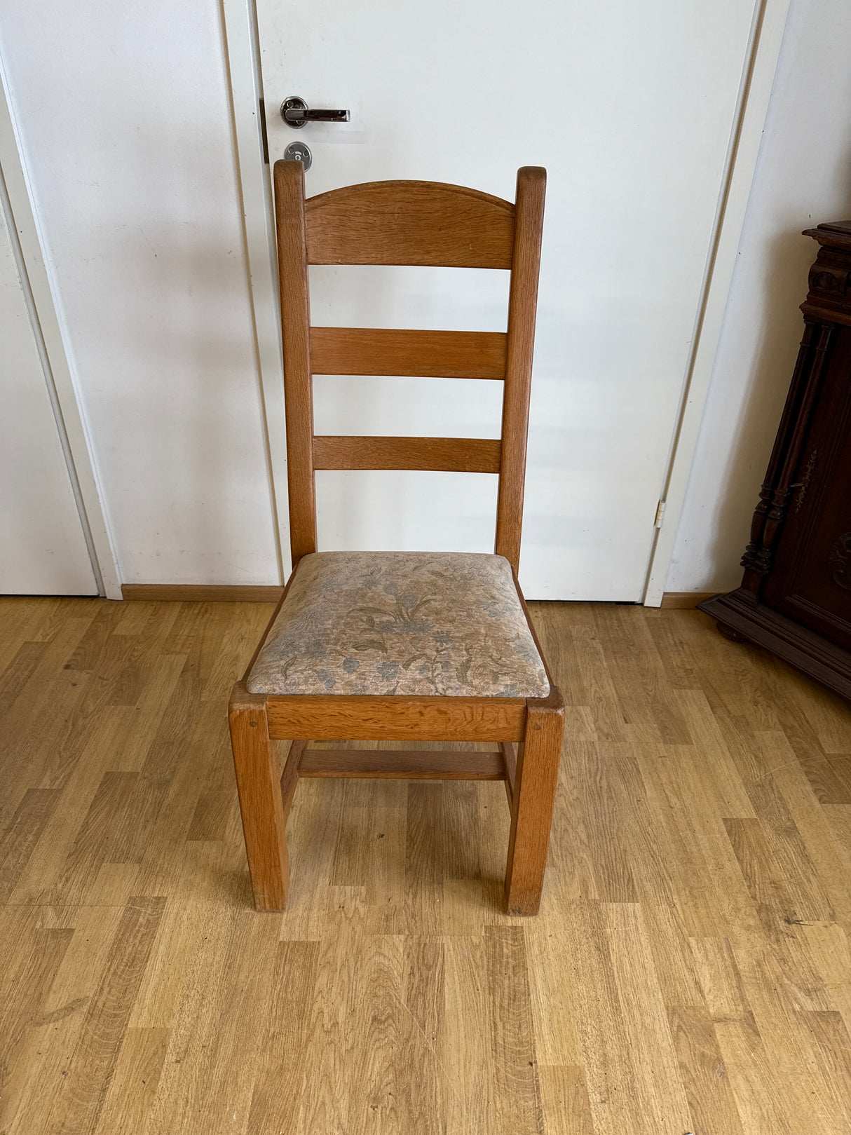Sturdy and thick oak chair