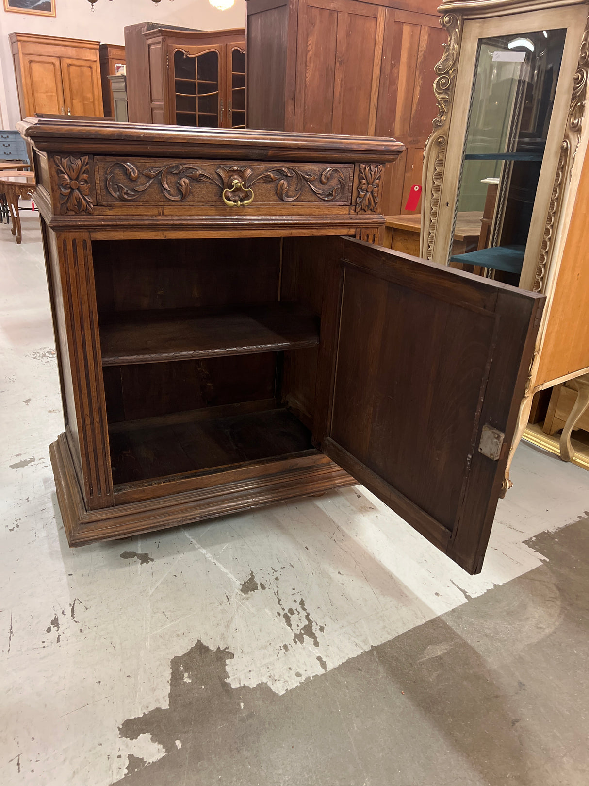 Renessanssi pikku kaappi L. 85cm, S. 49,5cm ja K. 104cm