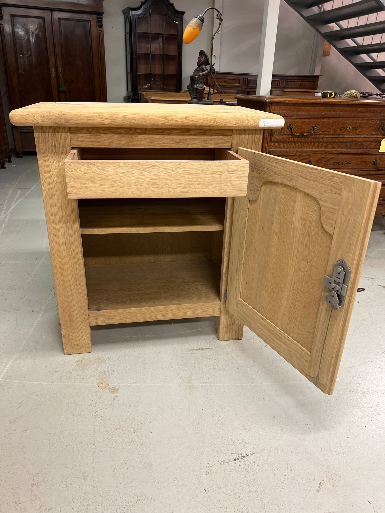 Oak chest of drawers