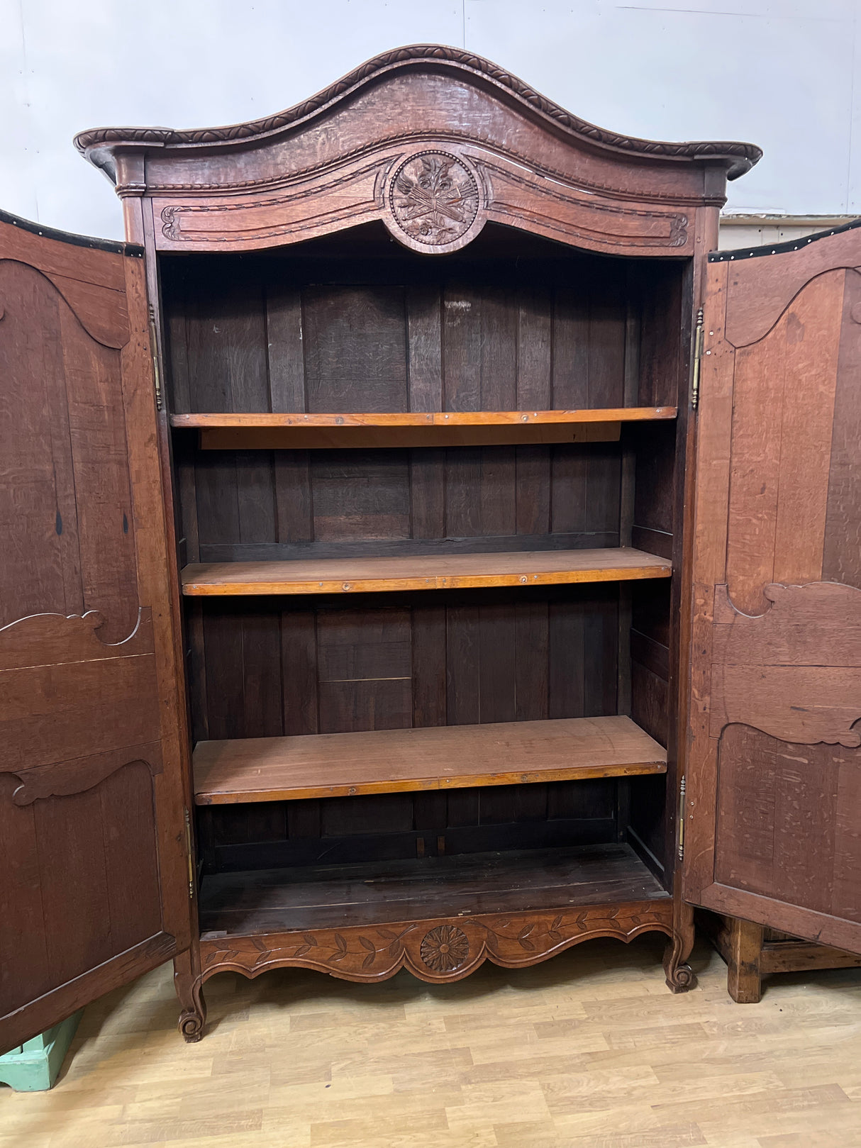 1800-luvun vaatekaappi. L. 160cm, S. 60cm ja K. 240cm