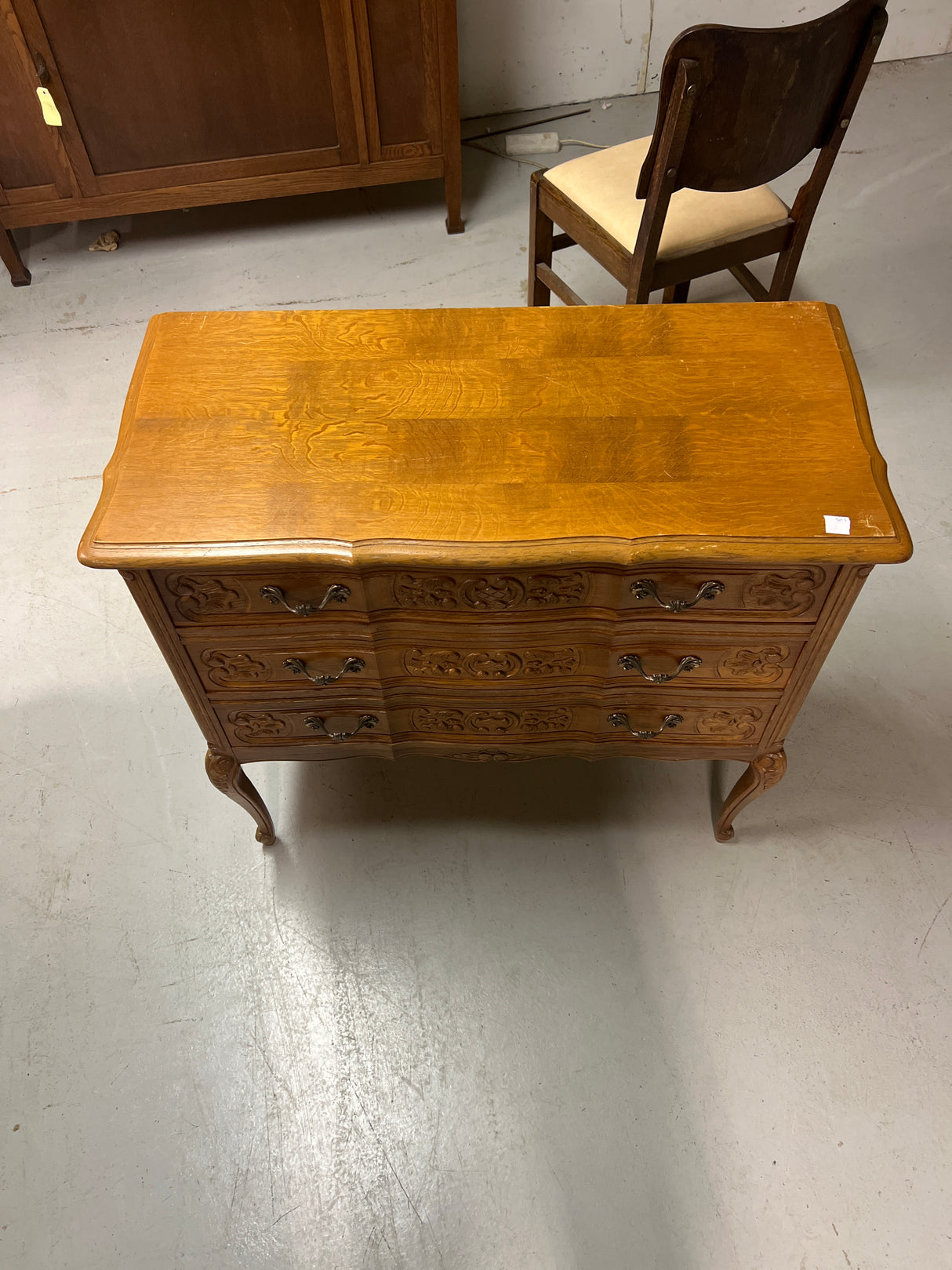 Rokokoo lipasto L. 83,5cm, S. 49cm ja K. 79cm