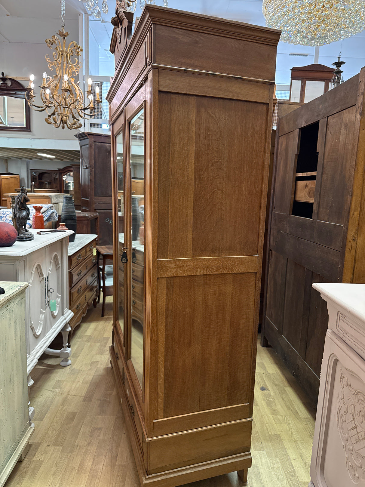 Tammivaatekaappi L.142.5cm,S,56cm, K.(ilman korua) 212cm, korun kanssa 246cm